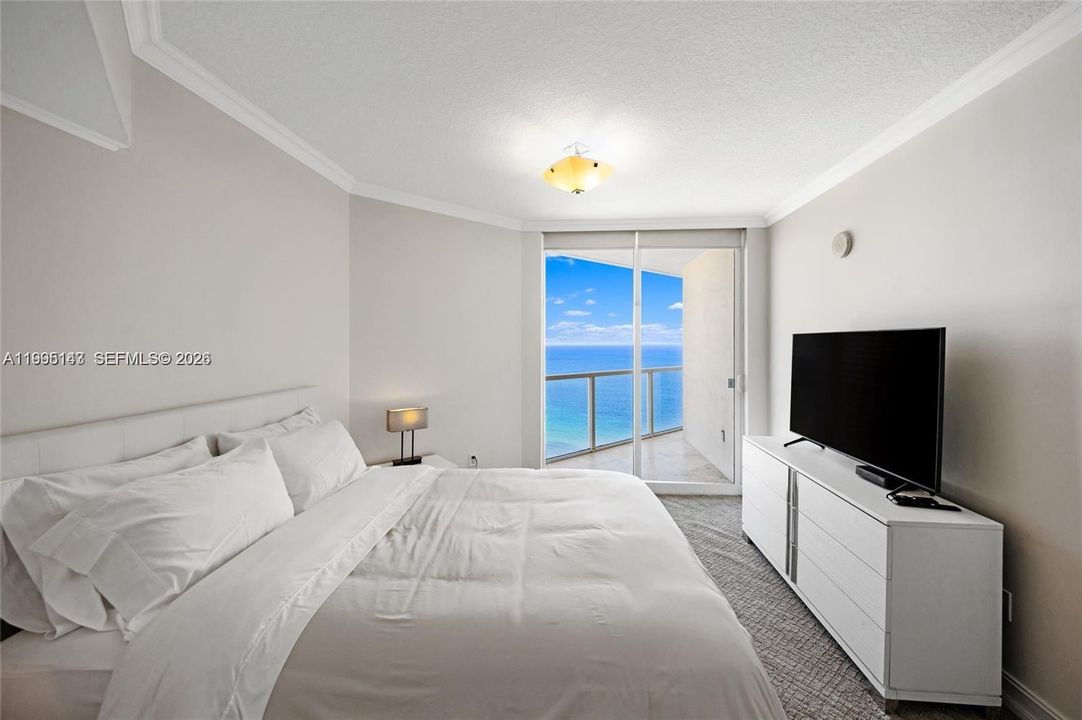 For Sale: $1,050,000 (2 beds, 2 baths, 1637 Square Feet)