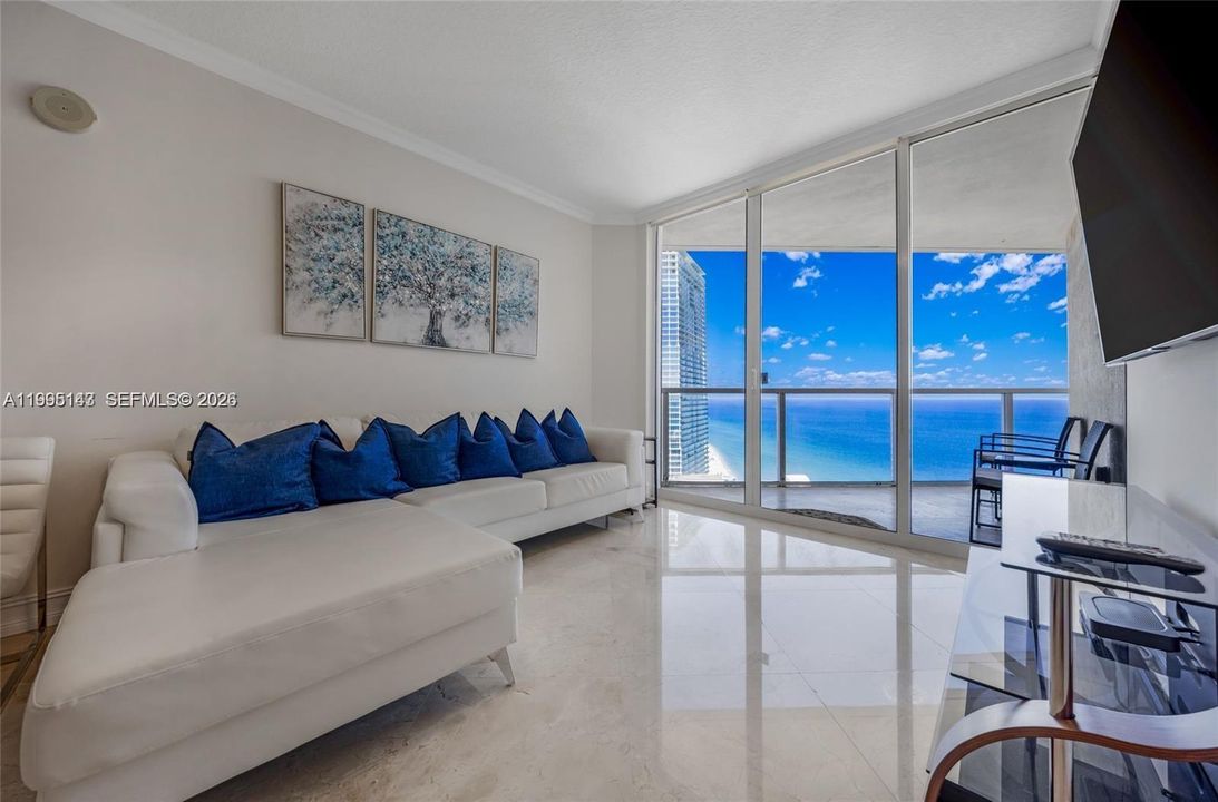 For Sale: $1,050,000 (2 beds, 2 baths, 1637 Square Feet)