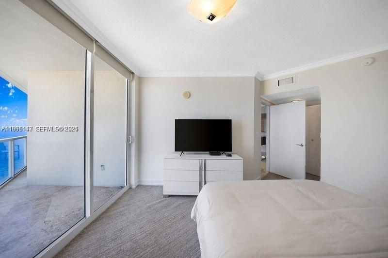 For Sale: $1,050,000 (2 beds, 2 baths, 1637 Square Feet)