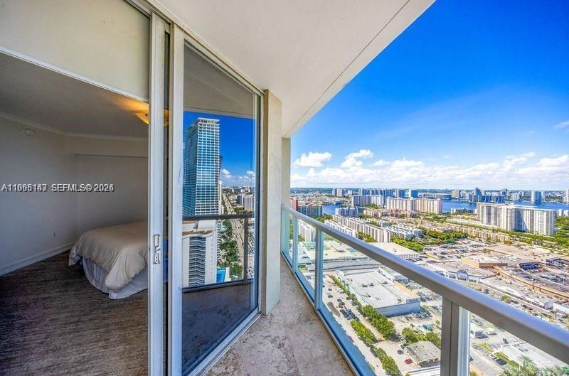 For Sale: $1,050,000 (2 beds, 2 baths, 1637 Square Feet)