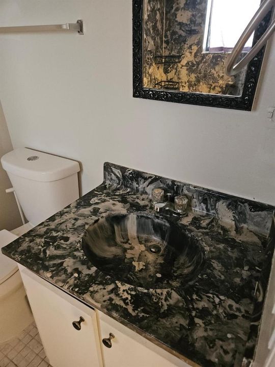 5981 VIA VERMYLIA BATHROOM 4