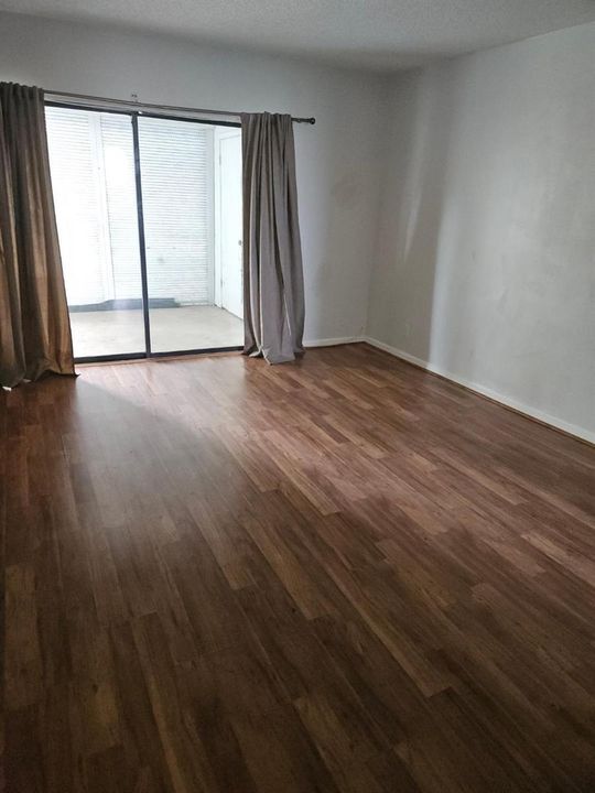 5981 VIA VERMYLIA LIVINGROOM 2