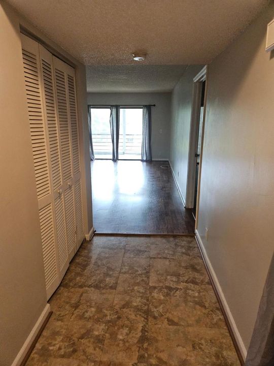 5981 VIA VERMYLIA HALLWAY