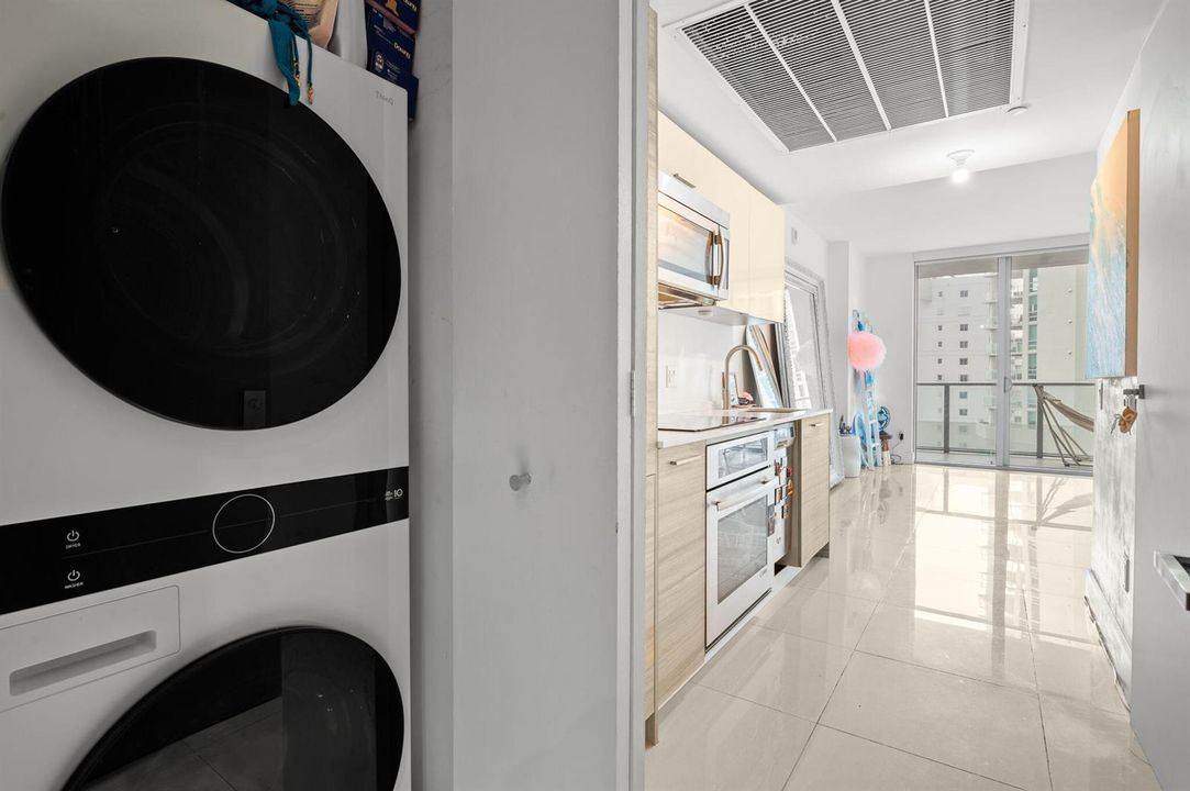 17-web-or-mls-1300-brickell-bay-dr-1005