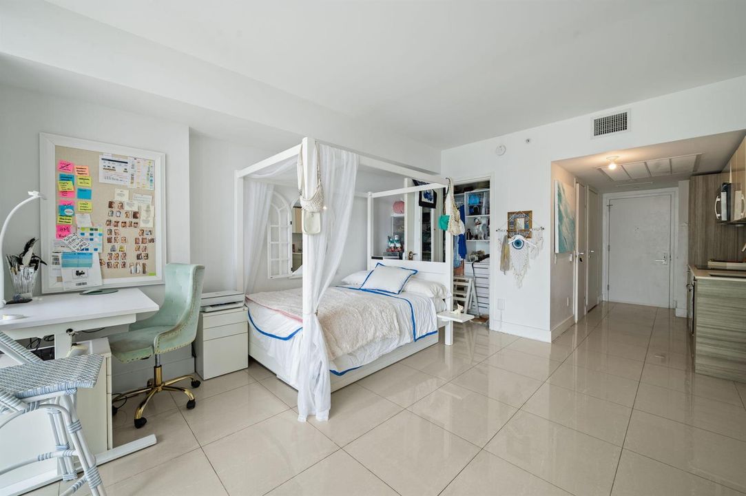 7-web-or-mls-1300-brickell-bay-dr-1005