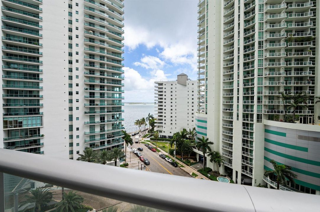 16-web-or-mls-1300-brickell-bay-dr-1005