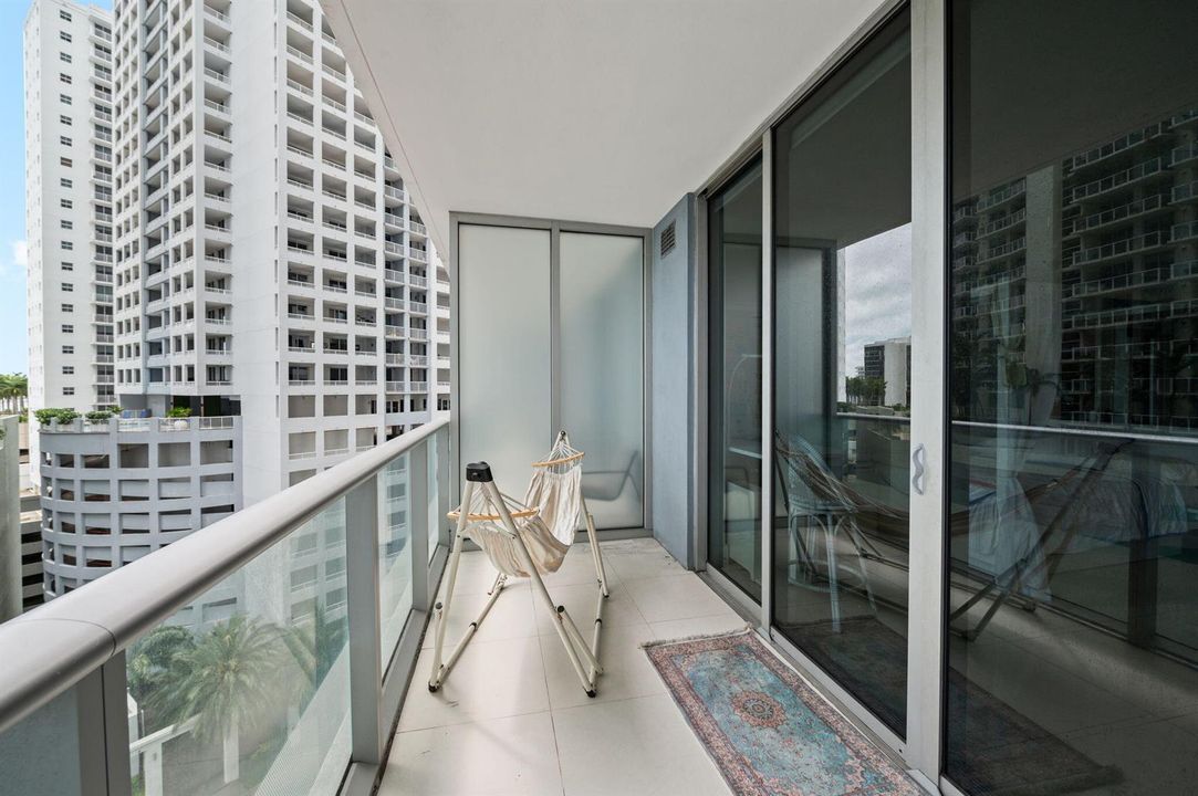 15-web-or-mls-1300-brickell-bay-dr-1005