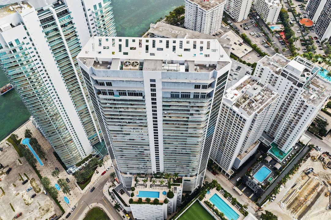 18-web-or-mls-1300-brickell-bay-dr-1005