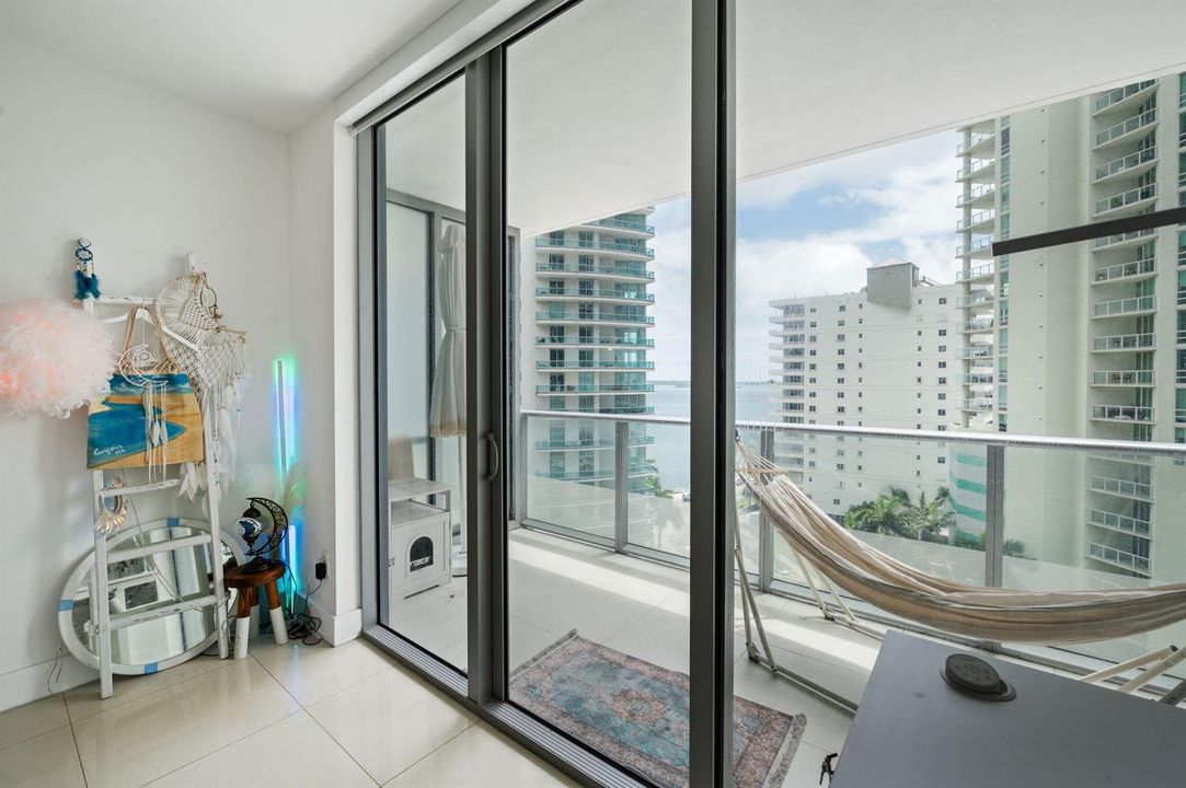 12-web-or-mls-1300-brickell-bay-dr-1005