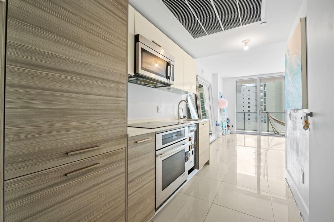 3-web-or-mls-1300-brickell-bay-dr-1005
