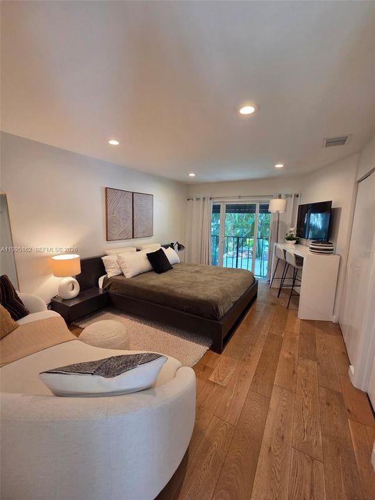 Active With Contract: $10,000 (4 beds, 4 baths, 2315 Square Feet)