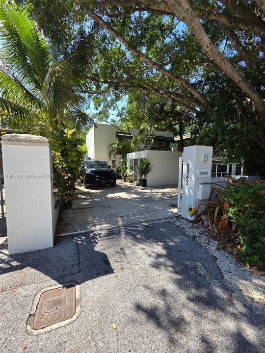 Active With Contract: $10,000 (4 beds, 4 baths, 2315 Square Feet)