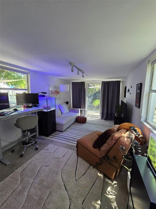Active With Contract: $10,000 (4 beds, 4 baths, 2315 Square Feet)