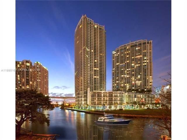 待售: $419,000 (1 贝兹, 1 浴室, 736 平方英尺)