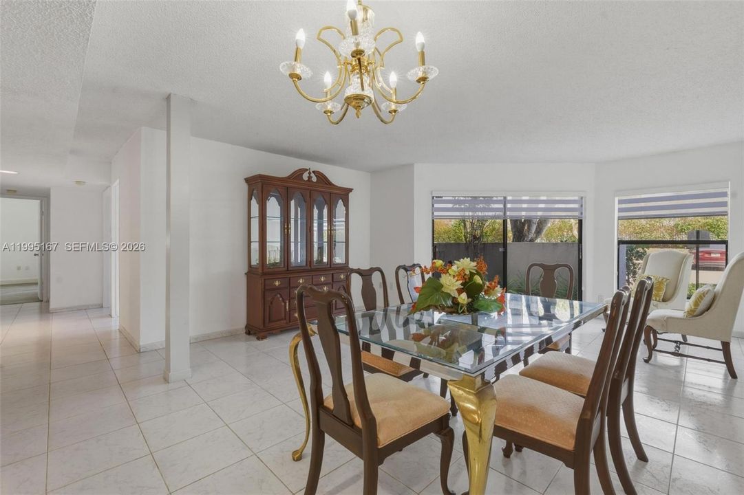 En Venta: $353,000 (3 camas, 2 baños, 1152 Pies cuadrados)