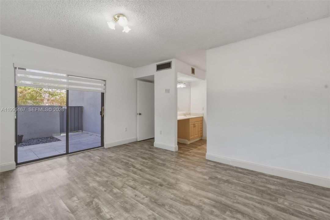 En Venta: $353,000 (3 camas, 2 baños, 1152 Pies cuadrados)