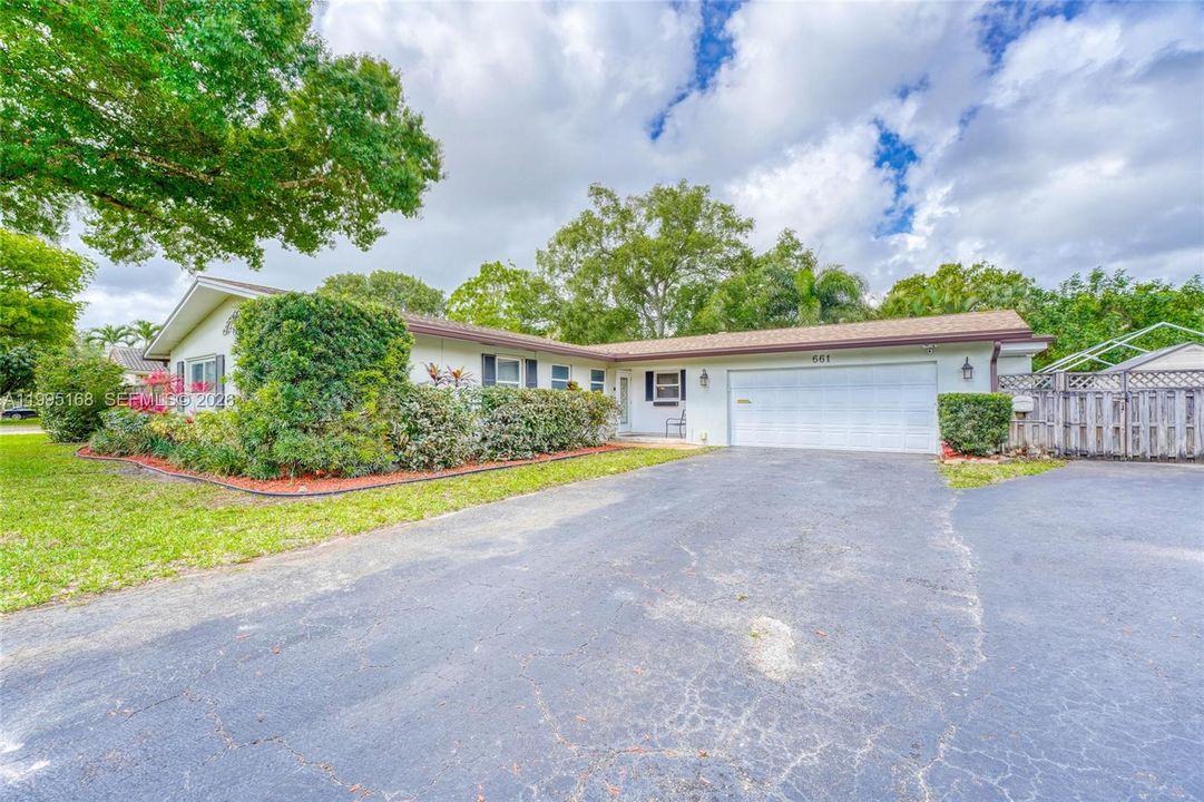 Active With Contract: $849,900 (5 beds, 3 baths, 3070 Square Feet)