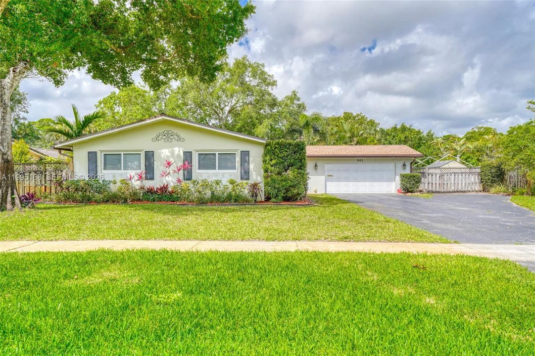 Active With Contract: $849,900 (5 beds, 3 baths, 3070 Square Feet)