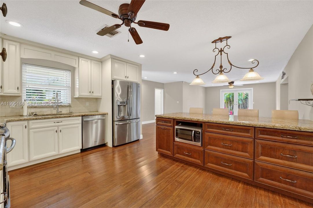Active With Contract: $849,900 (5 beds, 3 baths, 3070 Square Feet)