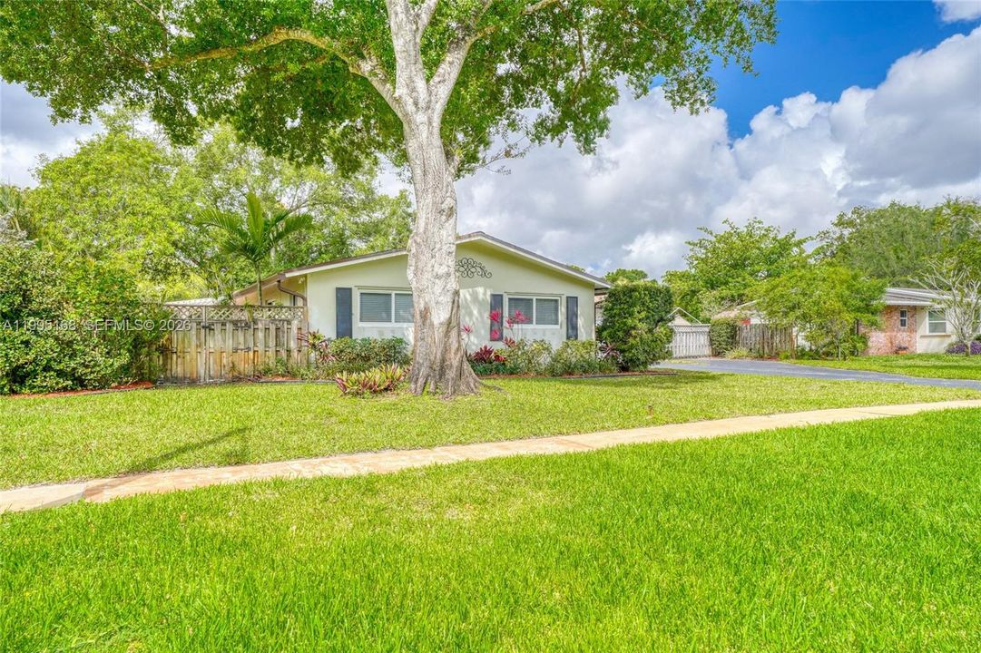 Active With Contract: $849,900 (5 beds, 3 baths, 3070 Square Feet)