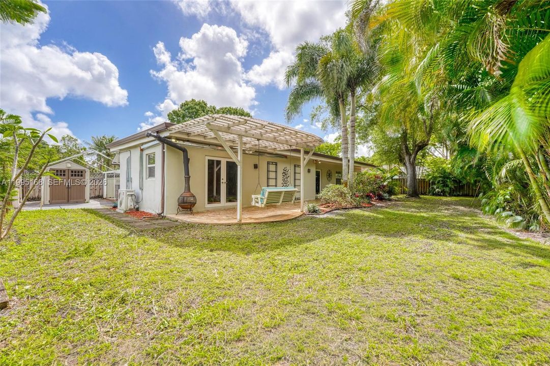 Active With Contract: $849,900 (5 beds, 3 baths, 3070 Square Feet)
