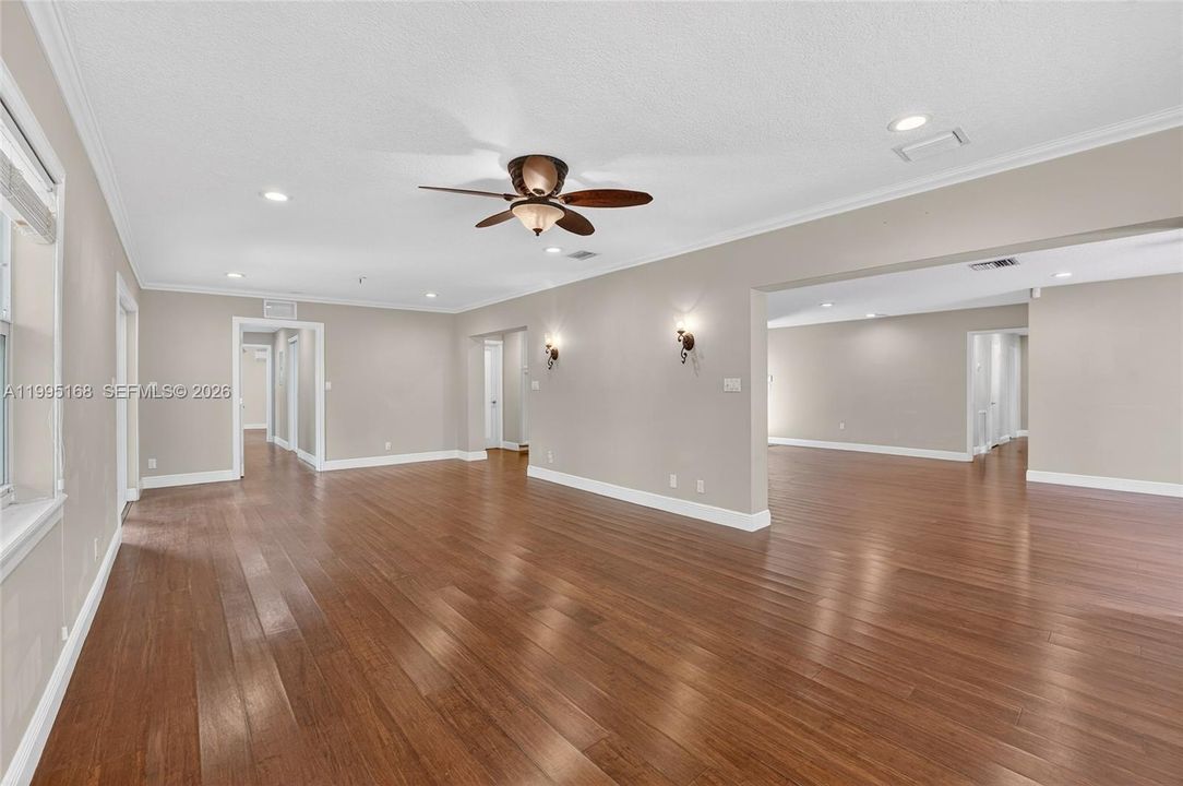 Active With Contract: $849,900 (5 beds, 3 baths, 3070 Square Feet)