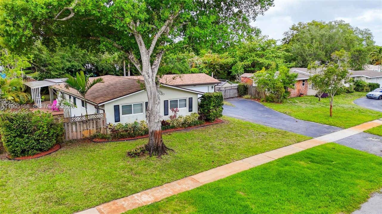 Active With Contract: $849,900 (5 beds, 3 baths, 3070 Square Feet)