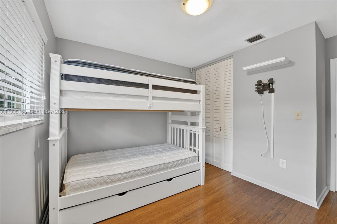 2nd bedroom