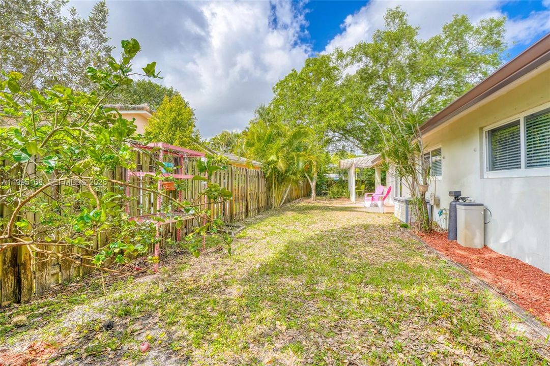 Active With Contract: $849,900 (5 beds, 3 baths, 3070 Square Feet)