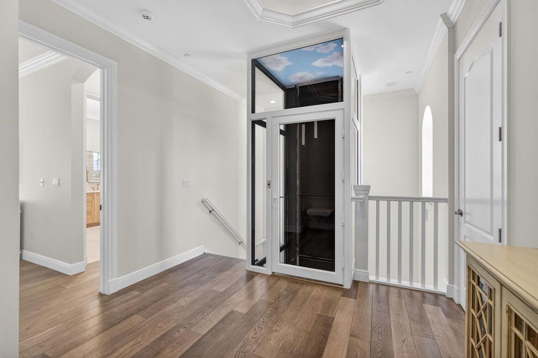 Large 3rd Floor Landing