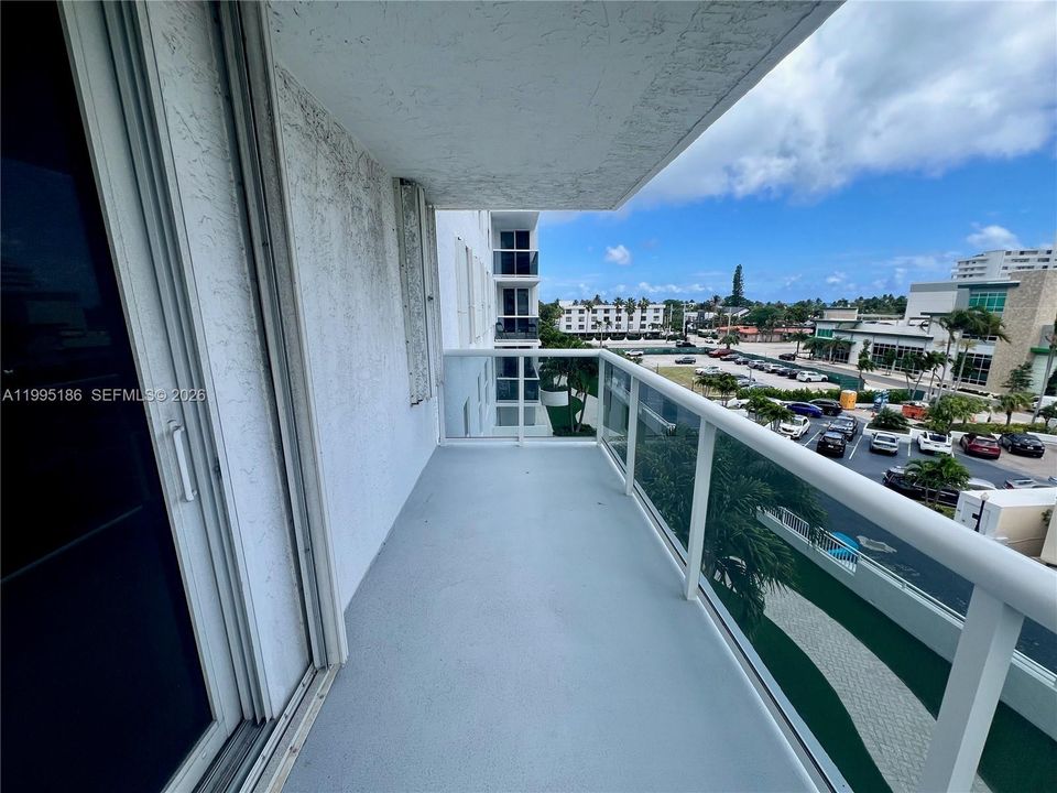Activo con contrato: $289,000 (2 camas, 2 baños, 1328 Pies cuadrados)