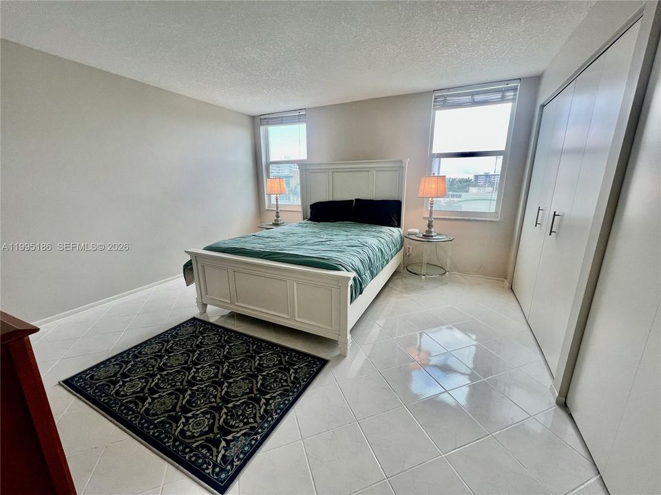 Activo con contrato: $289,000 (2 camas, 2 baños, 1328 Pies cuadrados)