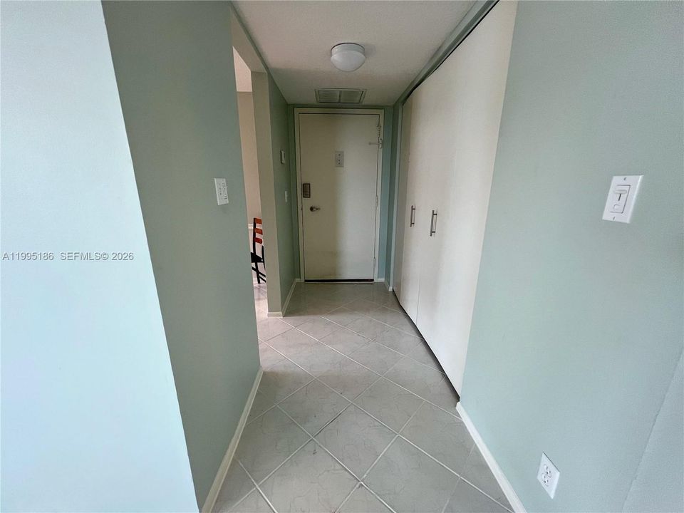 Activo con contrato: $289,000 (2 camas, 2 baños, 1328 Pies cuadrados)