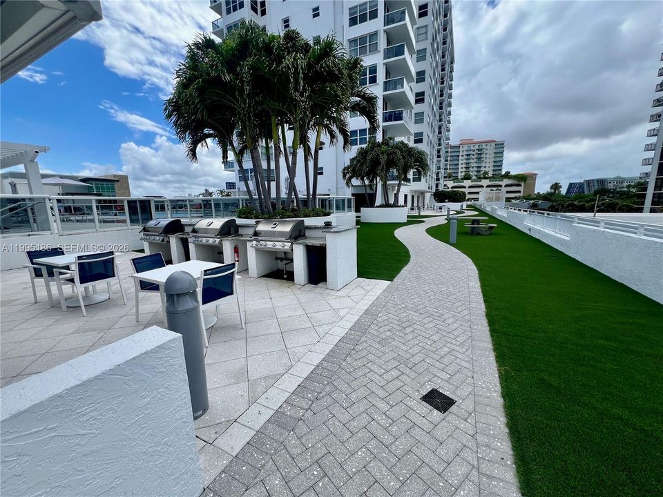 Activo con contrato: $289,000 (2 camas, 2 baños, 1328 Pies cuadrados)