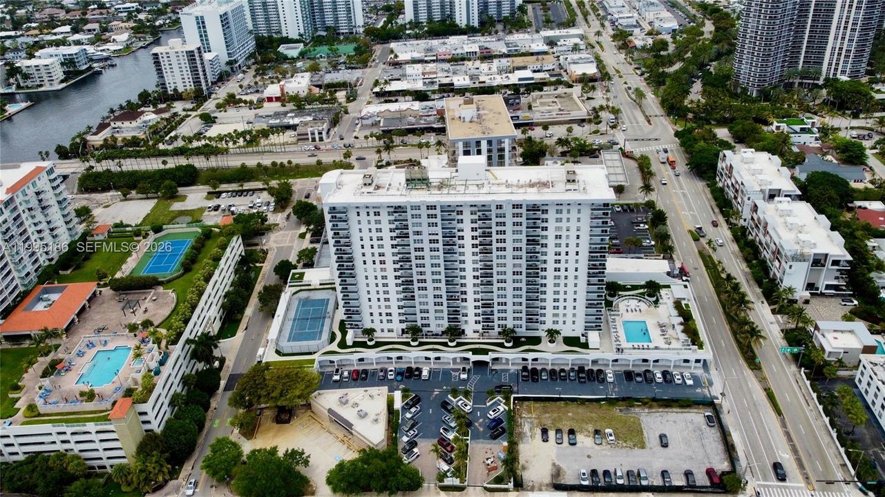 Activo con contrato: $289,000 (2 camas, 2 baños, 1328 Pies cuadrados)