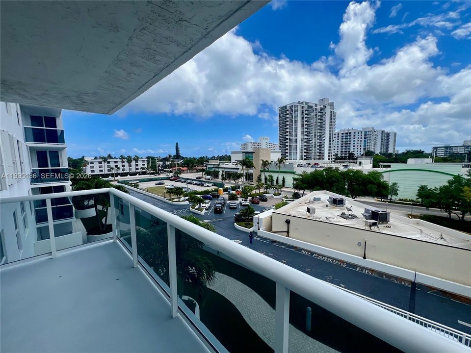 Activo con contrato: $289,000 (2 camas, 2 baños, 1328 Pies cuadrados)