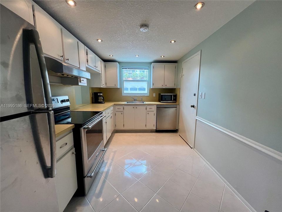 Activo con contrato: $289,000 (2 camas, 2 baños, 1328 Pies cuadrados)