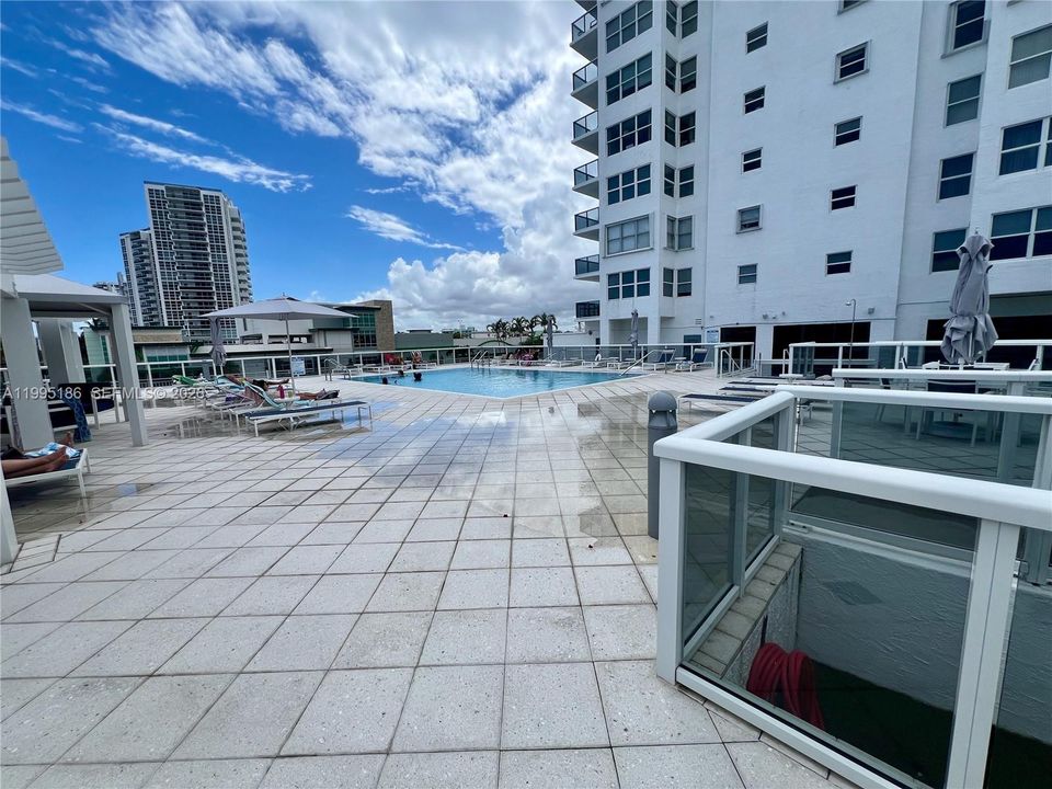 Activo con contrato: $289,000 (2 camas, 2 baños, 1328 Pies cuadrados)