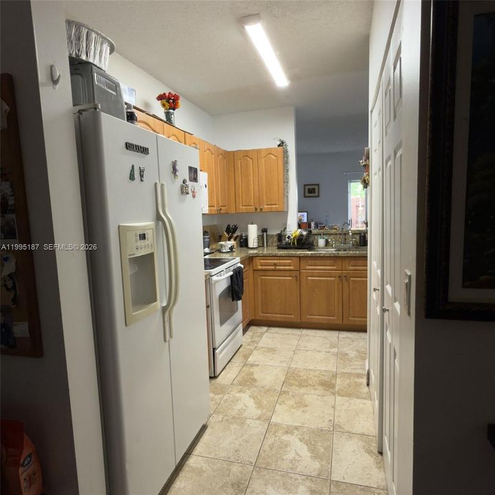 Side 2 _ Breakfast Area