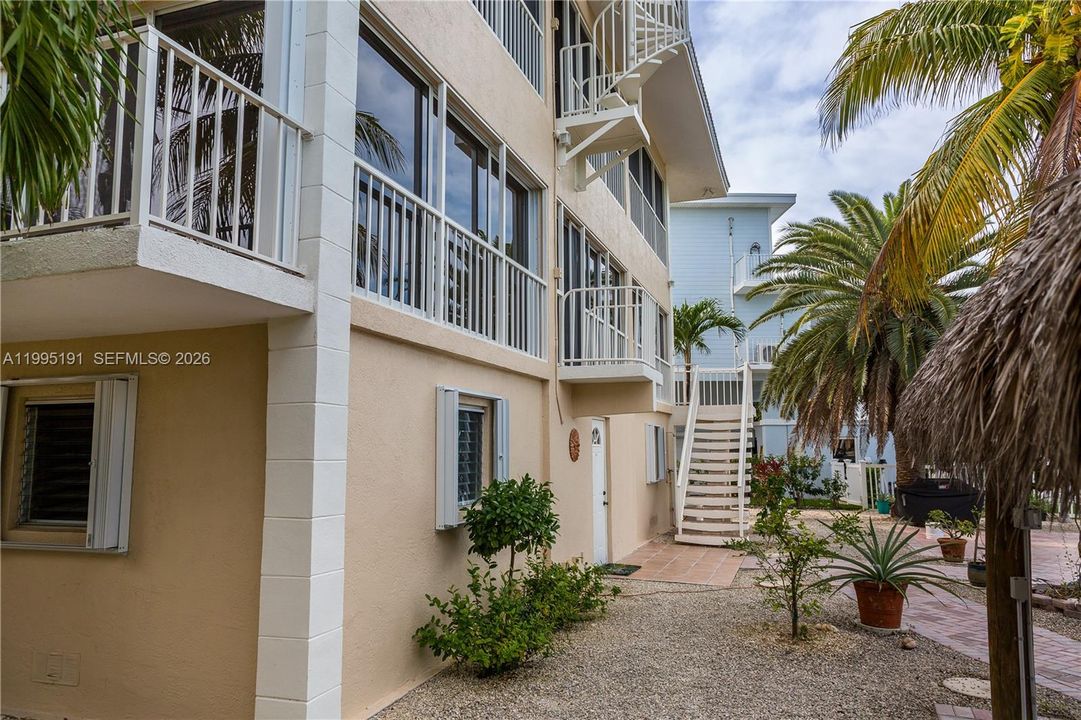For Sale: $3,495,000 (4 beds, 2 baths, 2134 Square Feet)