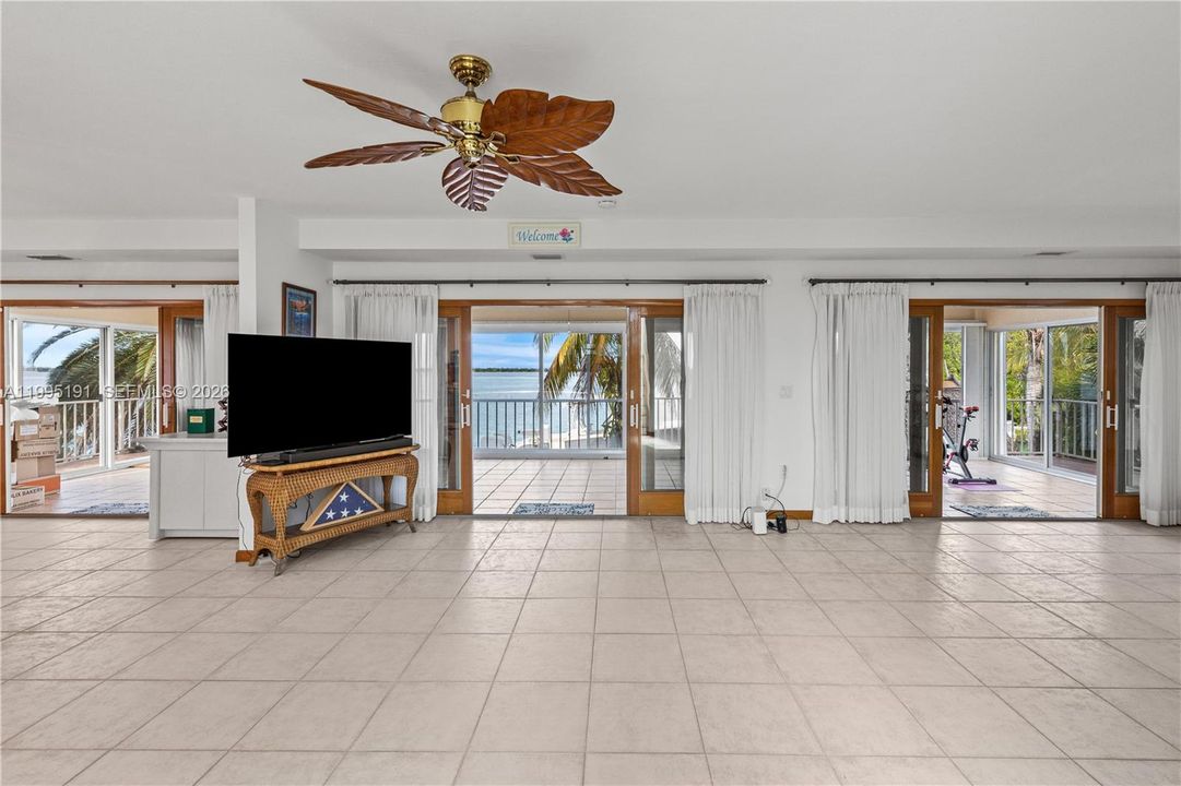 For Sale: $3,495,000 (4 beds, 2 baths, 2134 Square Feet)