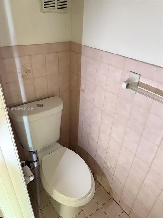 Под контрактом: $299,999 (2 спален, 1 ванн, 1064 Квадратных фут)