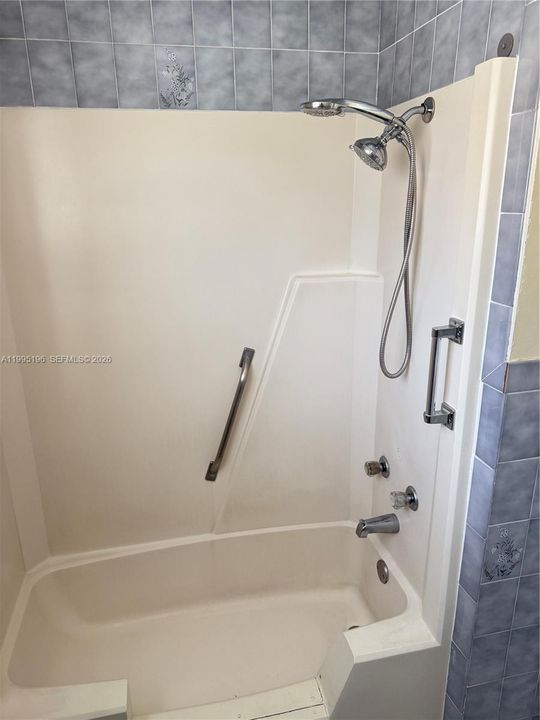 Под контрактом: $299,999 (2 спален, 1 ванн, 1064 Квадратных фут)