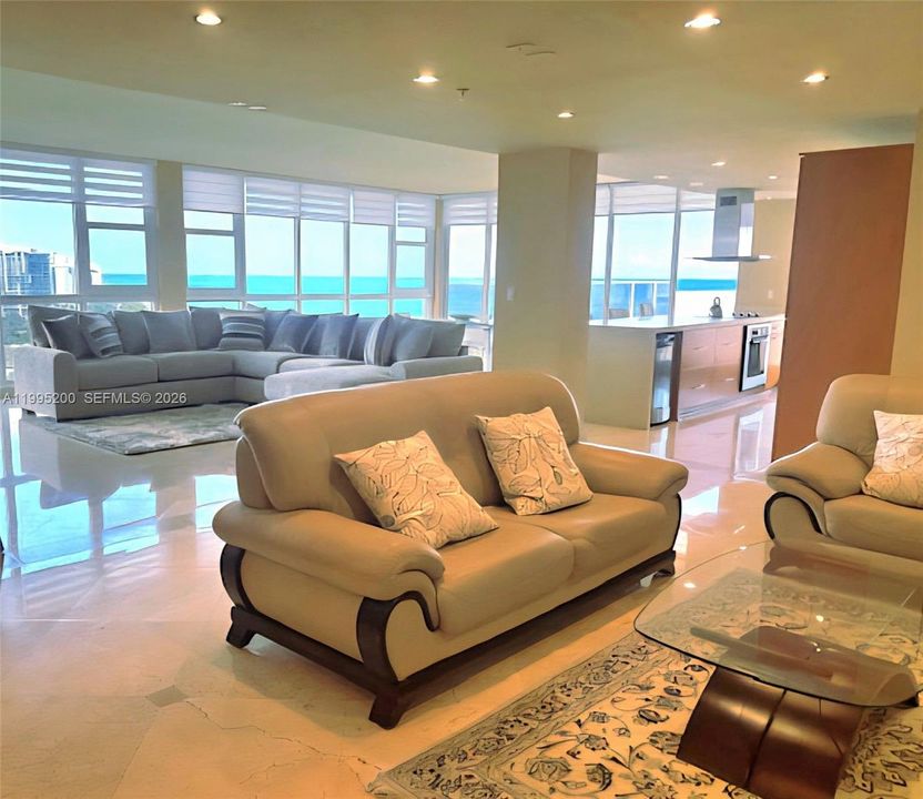En Venta: $3,199,000 (3 camas, 3 baños, 1900 Pies cuadrados)