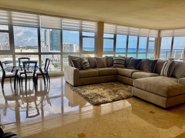 En Venta: $3,199,000 (3 camas, 3 baños, 1900 Pies cuadrados)