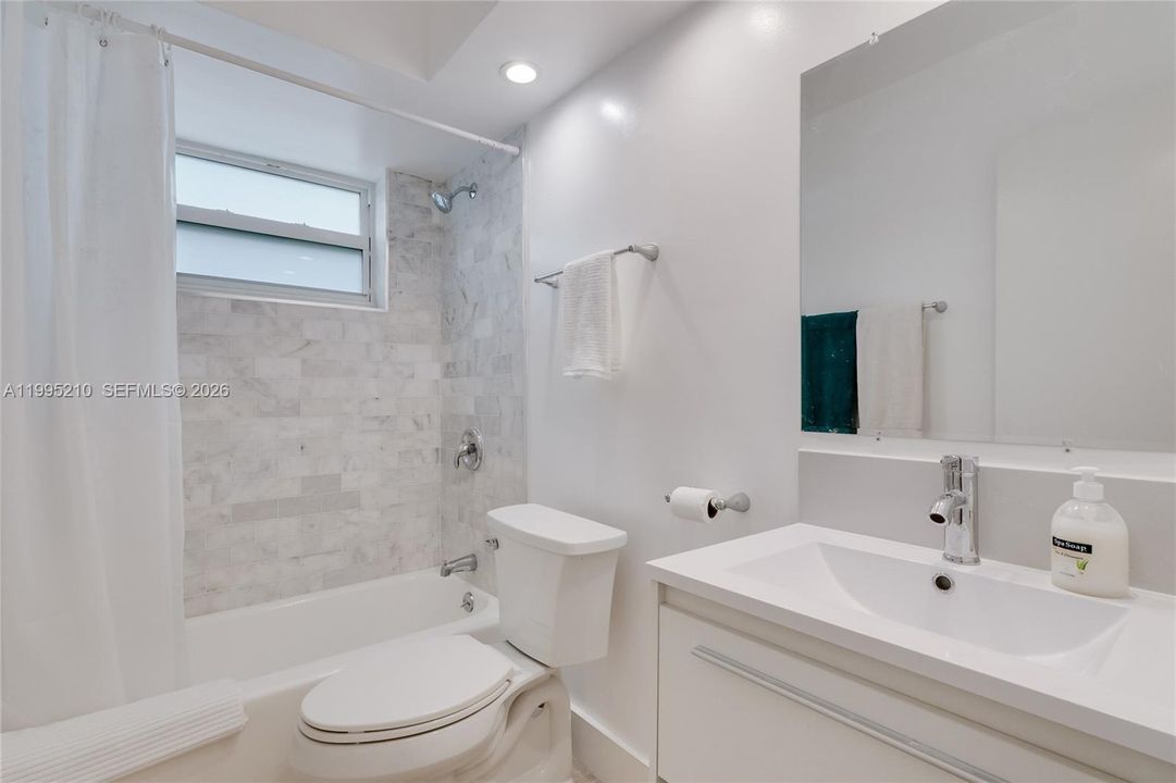 For Sale: $319,000 (2 beds, 2 baths, 1050 Square Feet)