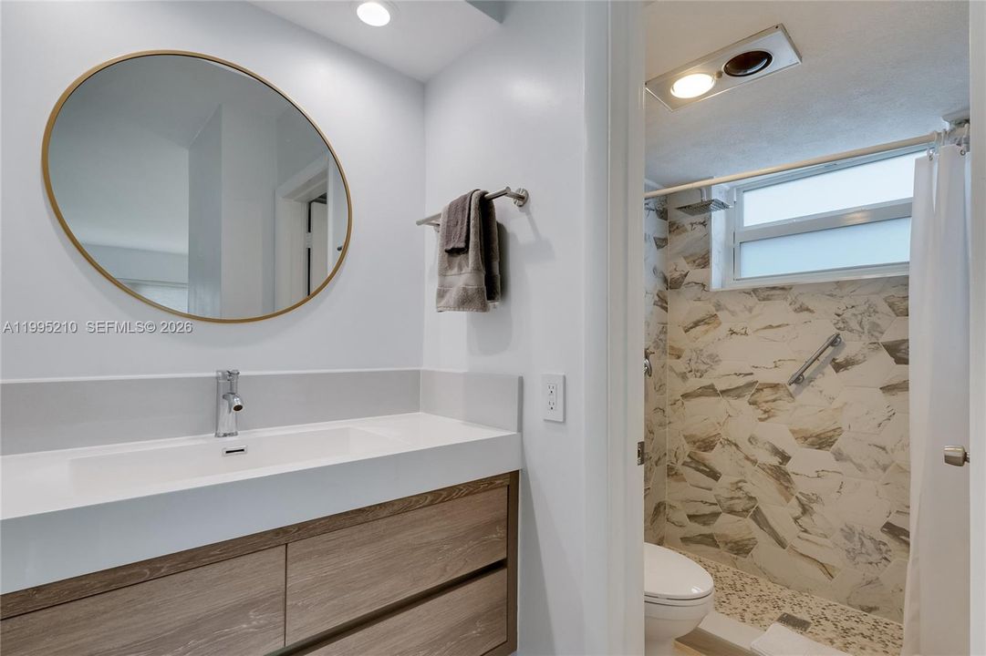 For Sale: $319,000 (2 beds, 2 baths, 1050 Square Feet)