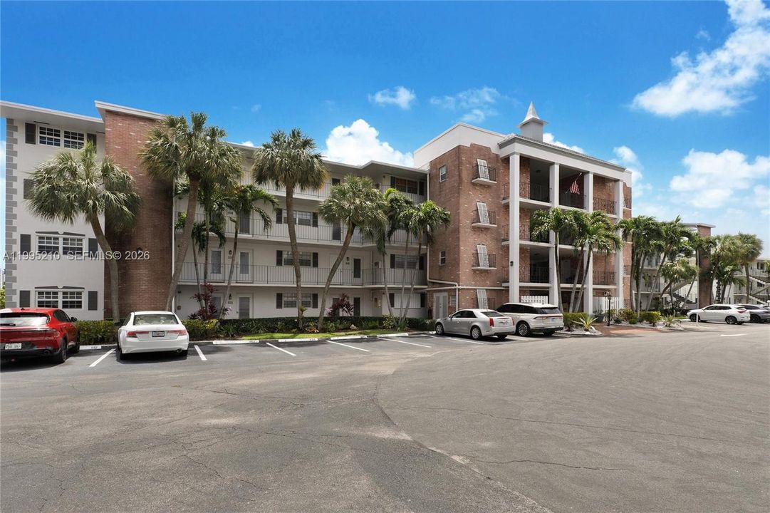 For Sale: $319,000 (2 beds, 2 baths, 1050 Square Feet)