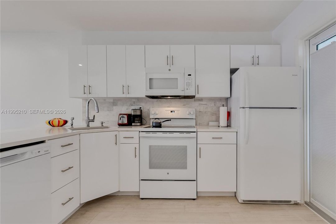 For Sale: $319,000 (2 beds, 2 baths, 1050 Square Feet)
