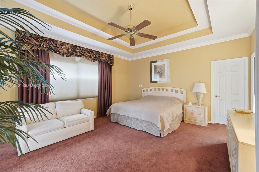 Vendido Recientemente: $950,000 (4 camas, 3 baños, 2525 Pies cuadrados)